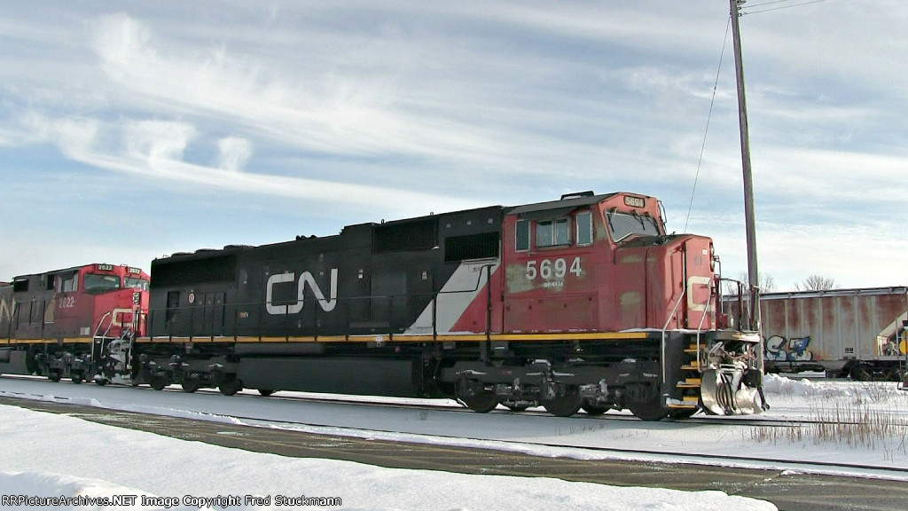 CN 5694 leads the westbound manifest.